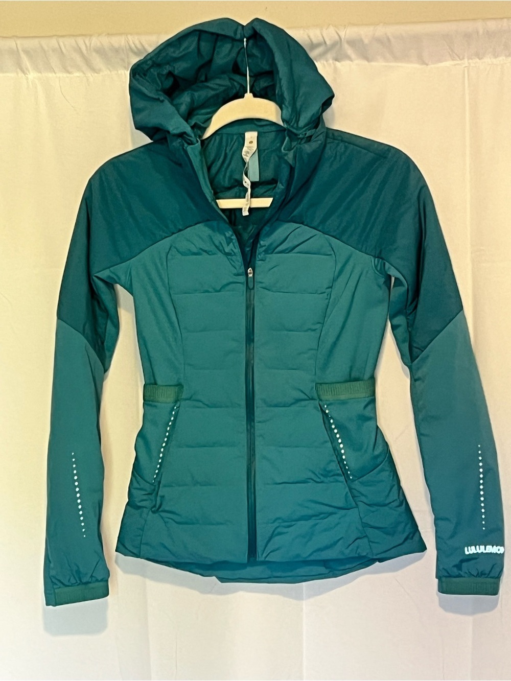 Lululemon Down For it All Running Puffer Jacket Women’s Size 2 Oceanic - Picture 5 of 8